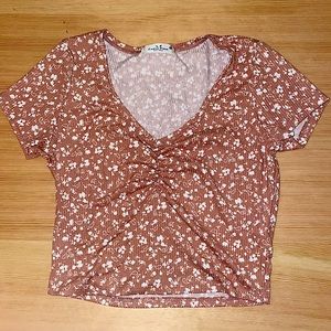 Peach/pink V neck cropped T. Size M